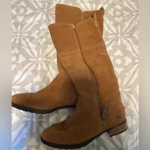 Tall boots. Size:8 brand: Uggs